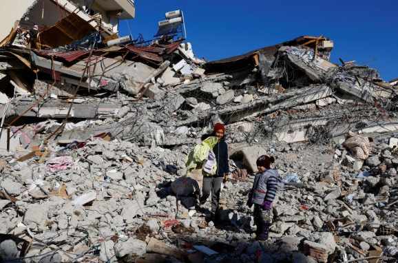 Enkaz altında acı manzara dünya bu dramı konuşuyor! ABD'de canlı yayında ağlayarak anlattı - Resim: 2