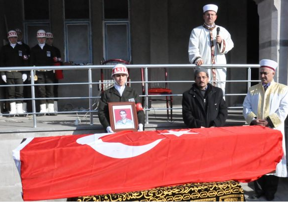 Şehit er gözyaşlarıyla uğurlandı - Resim: 2