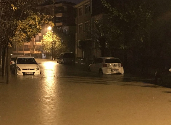 Edirne'de caddeler göle döndü hastaneyi su bastı! - Resim: 4