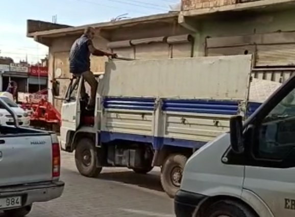 Mardin'de kamyoneti akılların alamayacağı bir şekilde sürdü trafikten men oldu - Resim: 1