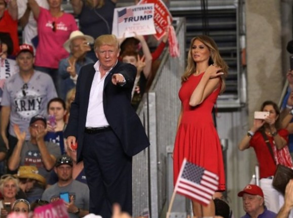 Melania baktı olacak gibi değil kürsüye çıkıp döktürdü! - Resim: 4