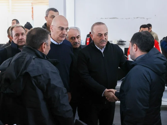 Yunanistan Dışişleri Bakanı Dendias: Bir deprem daha beklemeye gerek yok - Resim: 0