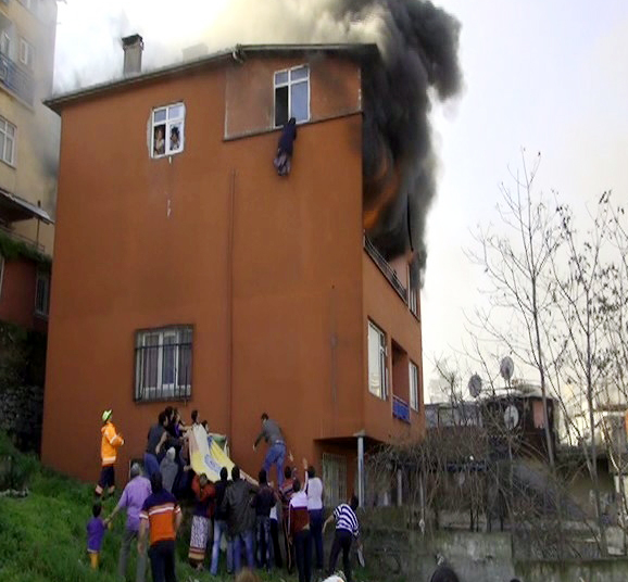 Yangında can pazarı yaşandı - Resim: 2