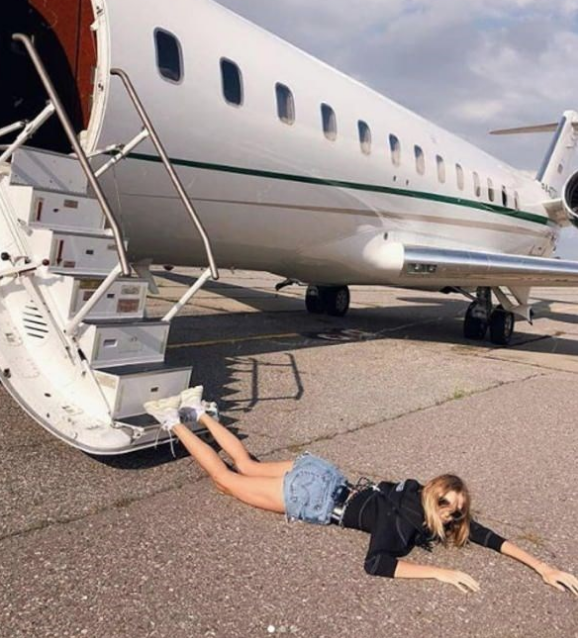 Zengin ve ünlülerin yeni akımı! Özel jetten inip yere yatıyorlar  - Resim: 3