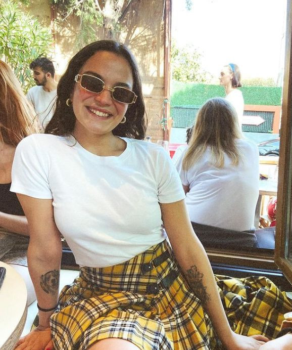 Aslı Bekiroğlu eğleneyim derken, büyük faciadan döndü! Cam sebil yüzüne patladı - Resim: 2