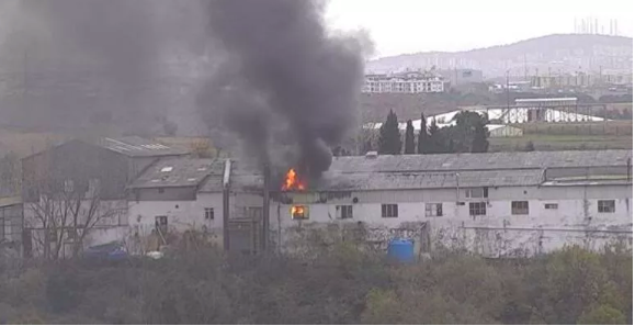 Tuzla'da fabrikada korkutan yangın! Hasar çok büyük - Resim: 0