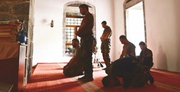 Helal olsun dedirtti ezanı bakın kim okumuş ? - Resim: 1