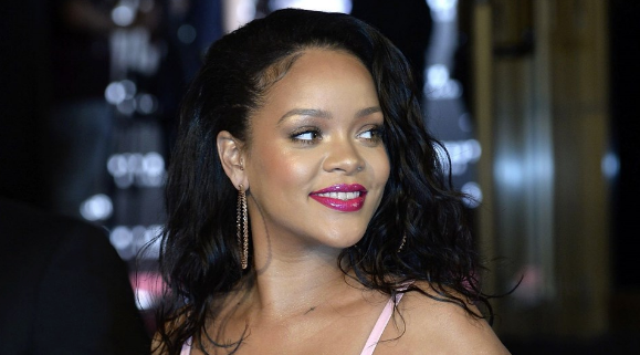 Rihanna'dan iç çamaşır koleksiyonu - Resim: 3