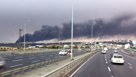 Esenyurt'taki fabrika yangınından yeni görüntüler! - Resim: 1