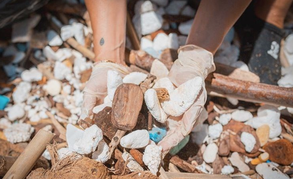 Mide bulandıran manzara! Dünya yıldızları çöp topladı - Resim: 2