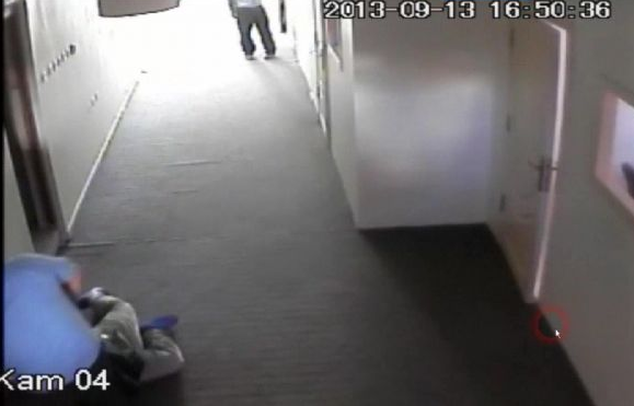 Zihinsel engelliye dayak kamerada - Resim: 2