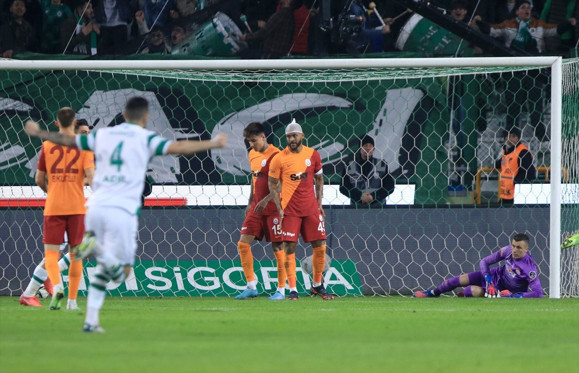Konyaspor, Galatasaray'ı 2 golle mağlup etti - Resim: 0
