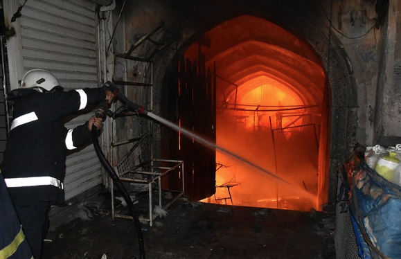 Tarihi Osmanlı çarşısı alev alev - Resim: 2