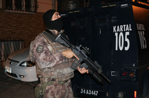 İstanbul’da şafak vakti operasyonu! Çok sayıda gözaltı var - Resim: 1
