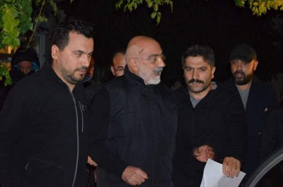 Hakkında yakalama kararı çıkan Ahmet Altan gözaltına alındı - Resim: 0