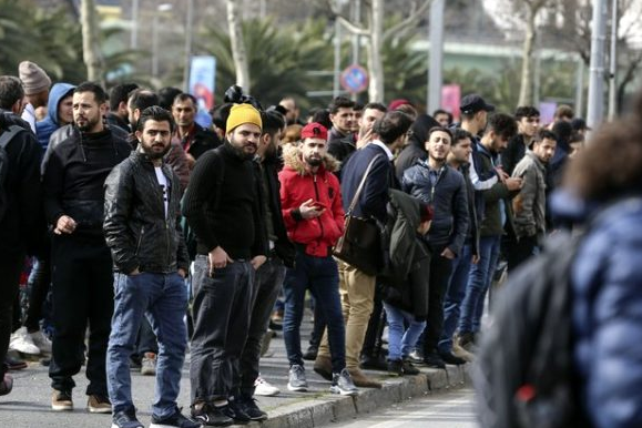 Edirne'ye gitmek isteyen mültecilere ücretsiz otobüs verilecek! Bolu Belediye Başkanı açıkladı - Resim: 0