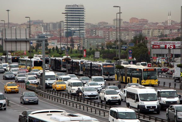 Sarı çizgiyi geçti metrobüs çarptı - Resim: 4
