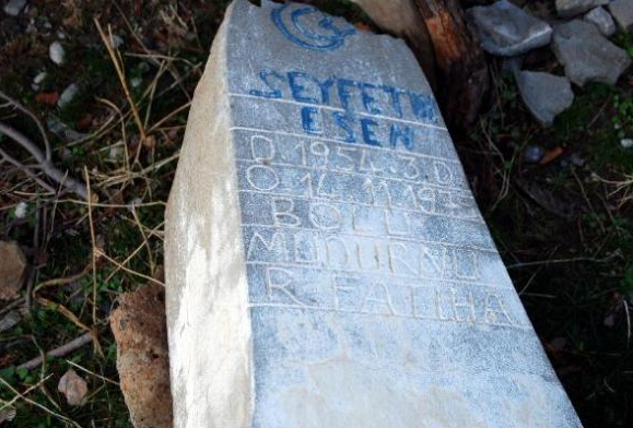 Şehit mezarlarını terkedilen taburda unuttular! - Resim: 2