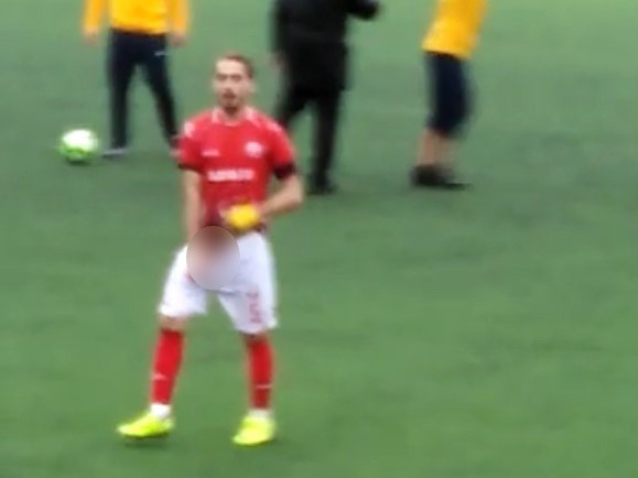 Cinsel organını gösterdi başı belaya girdi - Resim: 0