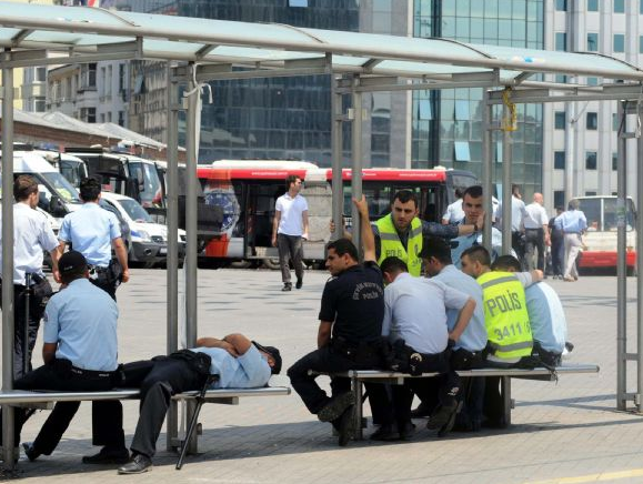 Taksim'de eylemcilerin yerini onlar aldı... - Resim: 3
