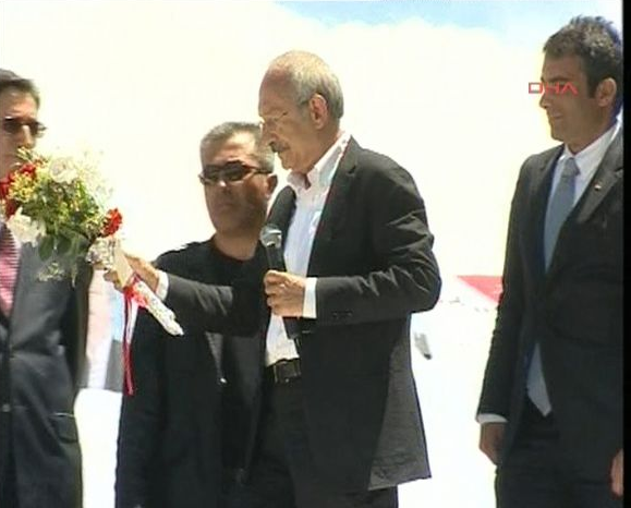 CHP mitinginde şaşırtan sarıklı - Resim: 2