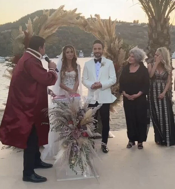 Ahmet Kural, avukat sevgilisiyle evlendi! Düğün fotoğrafları dikkat çekti - Resim: 2