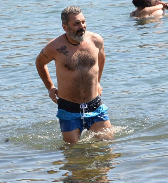 Yok böyle romantizm, denizde aşka geldiler  - Resim: 2