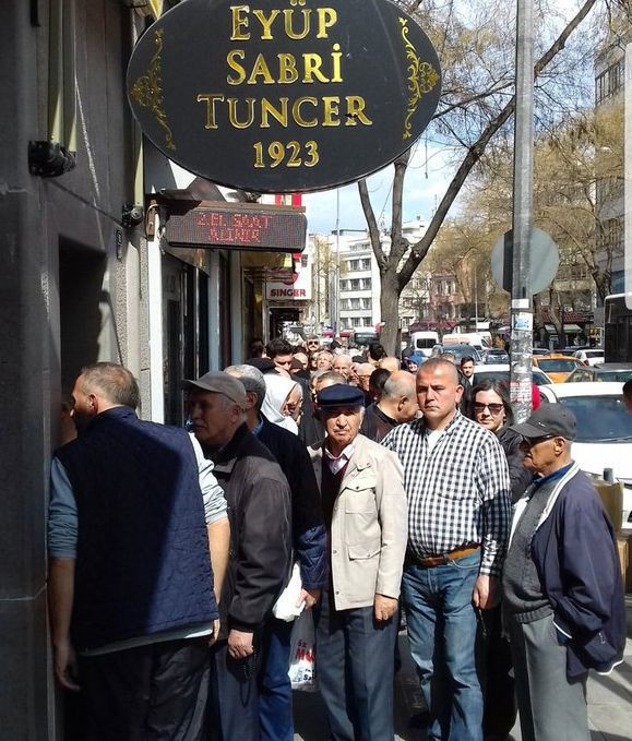 Kolonya fiyatları çıldırdı! Türkiye'de coronavirüsle kuyruklar oluştu - Resim: 4