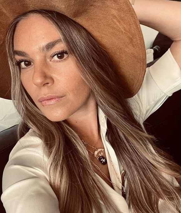 Aslı Enver'den bomba evlilik hamlesi! Sevgilisi Berkin Gökbudak ile evlilik kararı aldı! - Resim: 1