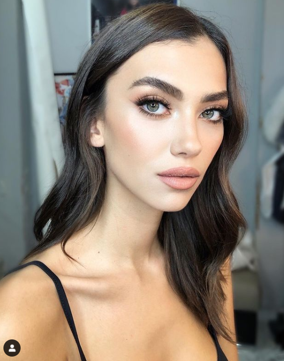 Aleyna Solaker ev pozlarıyla sosyal medyada beğeni topladı! - Resim: 1