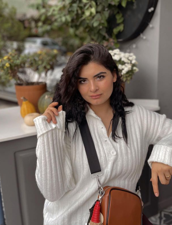 Gelin adayı Hanife Gürdal mahremini ilan etti: Eşiyle birlikte yatak odasından paylaştı! - Resim: 2