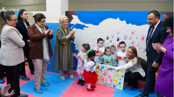 Emine Erdoğan, Ukrayna’dan Türkiye’ye getirilen yetim çocuklarla buluştu - Resim: 1