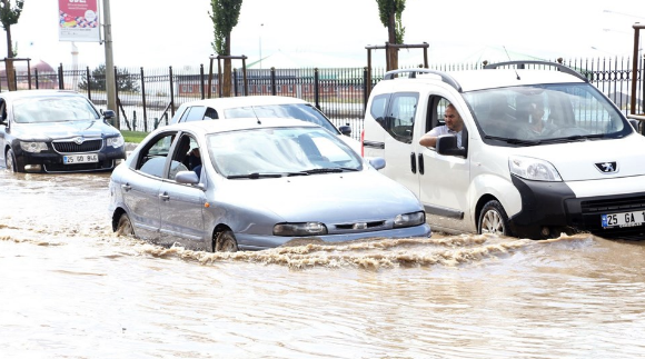 Erzurum'da sağanak ve dolu taşkına yol açtı - Resim: 4