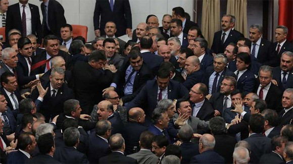 TBMM'de oylama kavgası çıktı! - Resim: 2