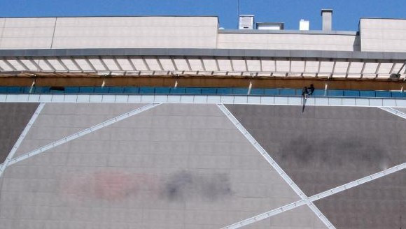 Terasa bakan telefona sarıldı herkes şoke oldu! - Resim: 2