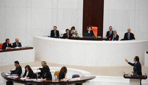 Meclis'te 'Taklacı bakan' kavgası! - Resim: 2