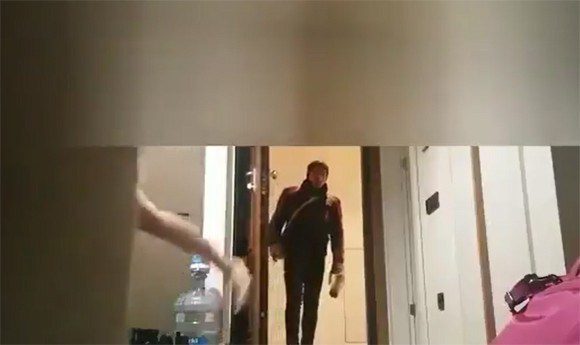 Pizzacıyı çırılçıplak karşılayan kadın olay oldu - Resim: 1