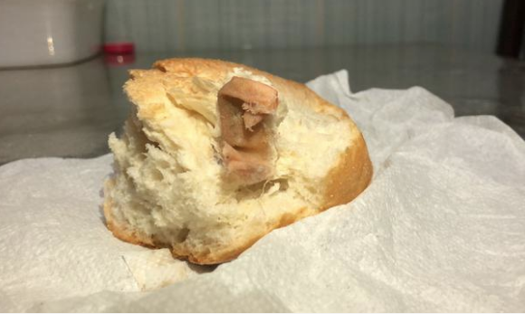 Ekmekten çıkan şey mide bulandırdı! Fırıncının savunması herkesi şoke etti - Resim: 3