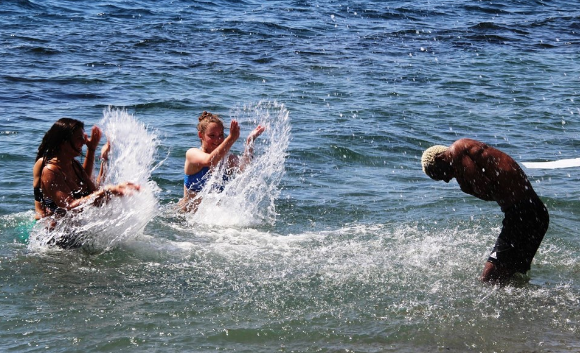 Yattara denizde çocuklar gibi eğlendi! - Resim: 2