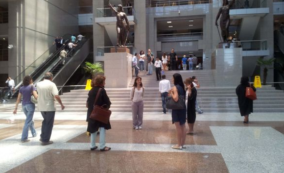 Sosyal medyada 'duran adam' geyikleri - Resim: 1