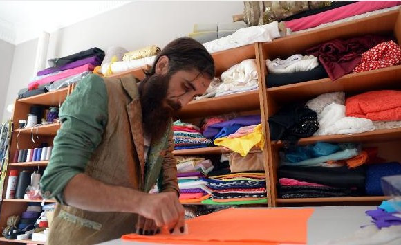 Enayi fena kıvırdı sokakta başka karakolda başka - Resim: 1