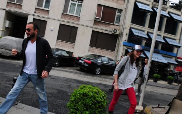 Özge Ulusoy yeni sevgilisiyle yakalandı - Resim: 1