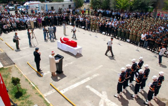 Şehit polis için Kürtçe ağıt! - Resim: 3
