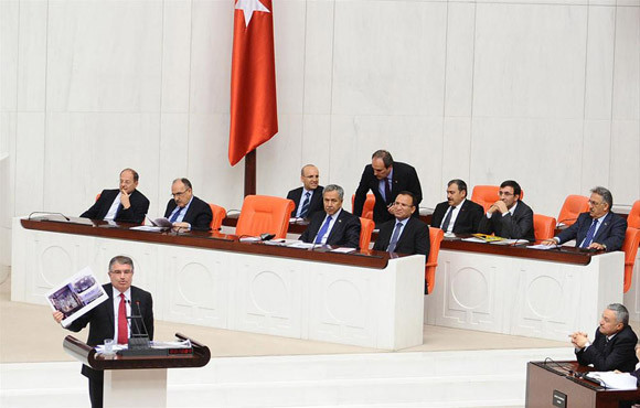 Meclis'te 'Taklacı bakan' kavgası! - Resim: 3