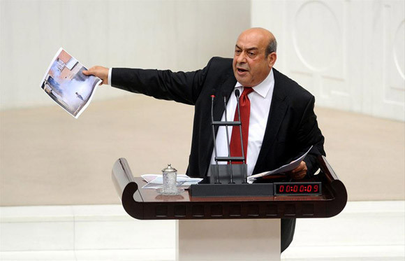 Meclis'te 'Taklacı bakan' kavgası! - Resim: 1