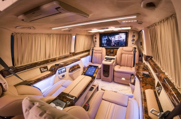 Tarkan'a özel ses sistemli minibüs - Resim: 1