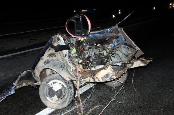 Korkunç kazada araç ikiye bölündü! - Resim: 4