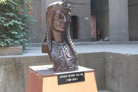 Hayrünisa Gül'ü utandıran Gevher Nesibe - Resim: 3