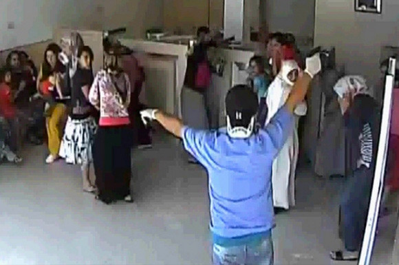 Silahlı soyguncular güvenlik kamerasında... - Resim: 3