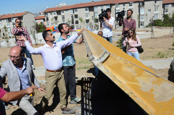 Hüseyin Aygün'ün ODTÜ'de taşlama anı - Resim: 1